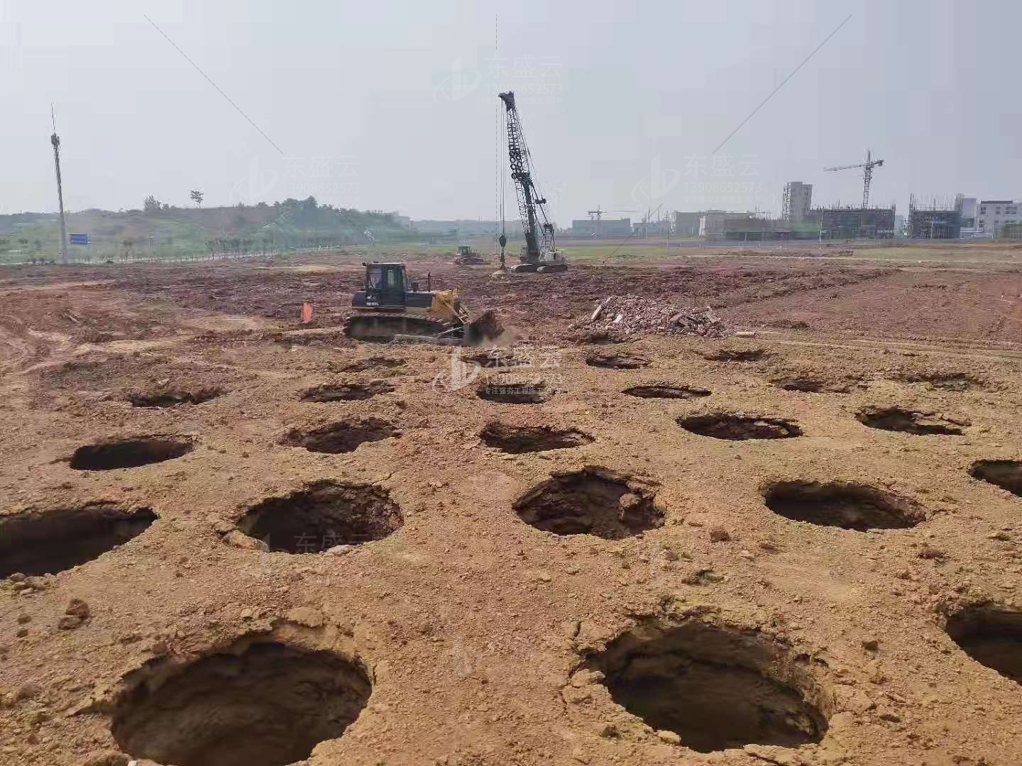 強夯企業(yè)東盛云-蒙華鐵路鐵水聯(lián)運碼頭工程進入沖刺階段